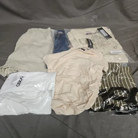 BOX OF APPROXIMATELY 20 ASSORTED CLOTHING ITEMS TO INCLUDE DRESS, SHORTS, TOPS, ETC