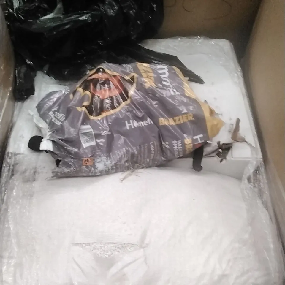 PALLET CONTAINING A LARGE QUANTITY OF GARDEN, HORTICULTURE TO INCLUDE PERLITE, HAY ETC