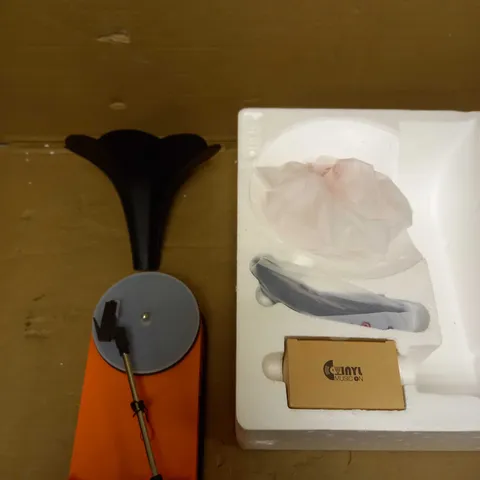 BOXED VINYL MUSIC ON VMO-003 GRAMOPHONE
