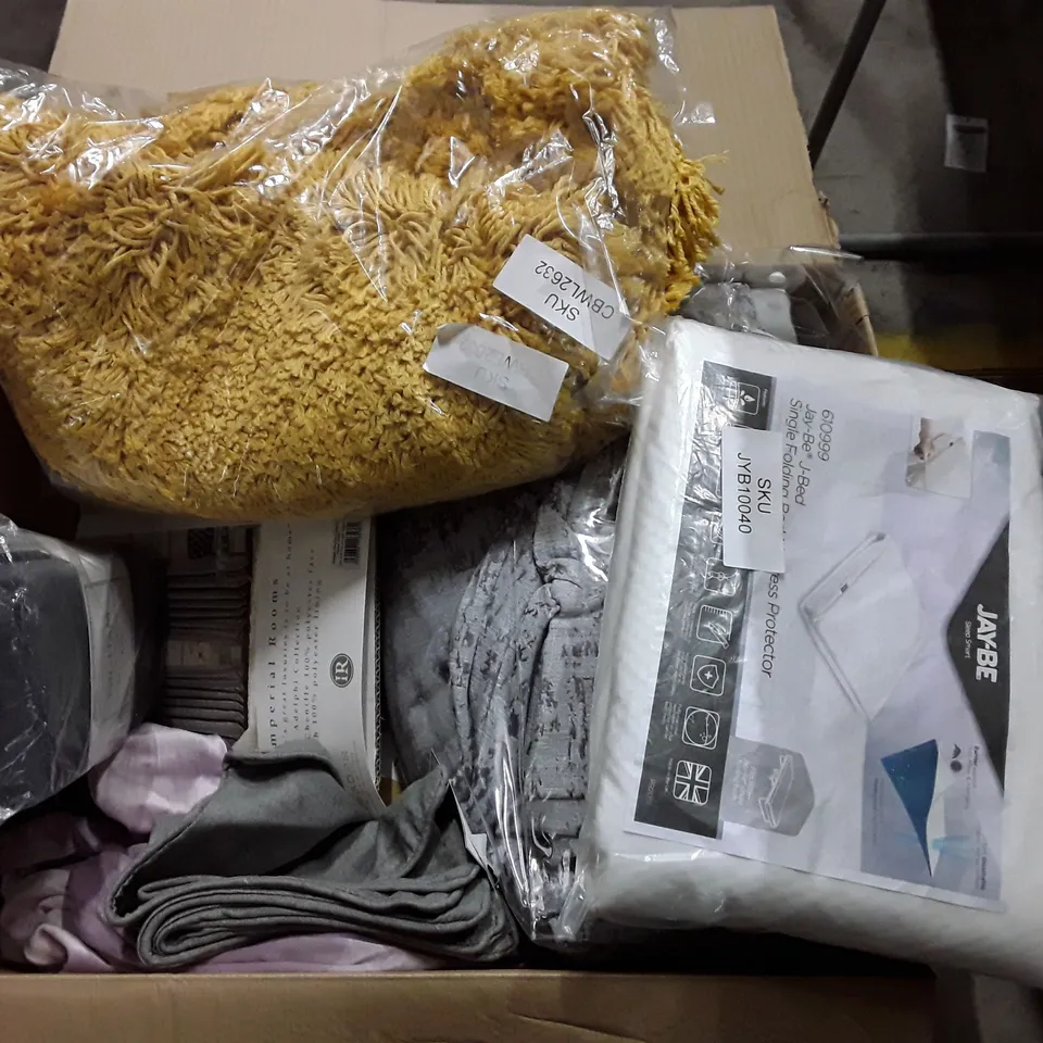 BOX CONTAINING ASSORTED TEXTILE PRODUCTS INCLUDING BED MATTRESS PROTECTOR, FITTED SHEET & CURTAINS 