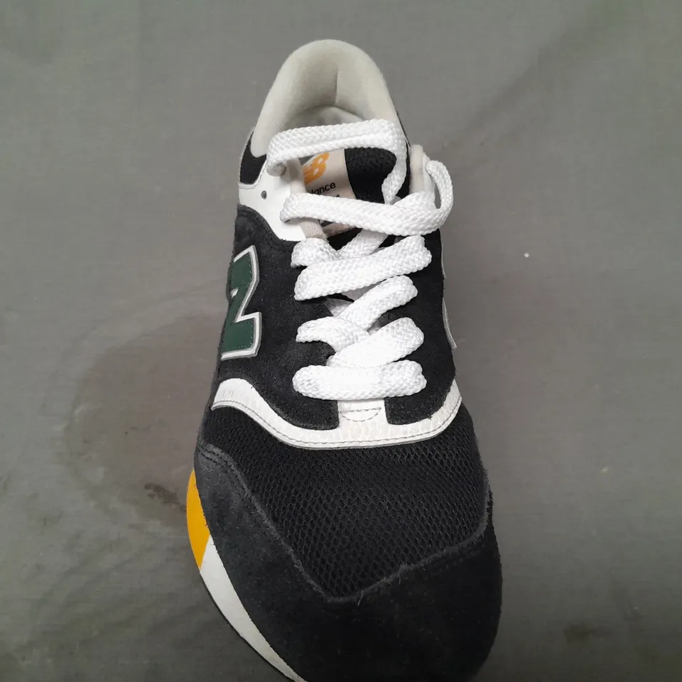 BOXED PAIR OF NEW BALANCE MEN'S 997R TRAINERS IN BLACK SIZE 8