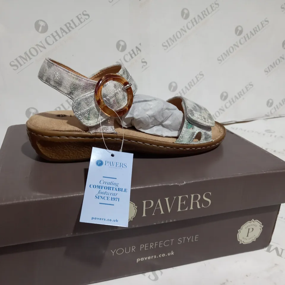 BOXED PAVERS FULLY ADJUSTABLE FLAT SANDALS - UK SIZE 3 