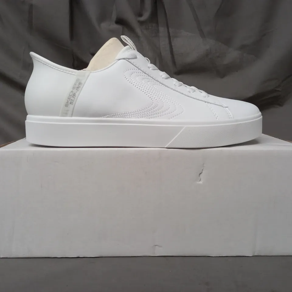 BOXED PAIR OF SKECHERS EDEN FAUX LEATHER TRAINERS IN WHITE SIZE 6.5