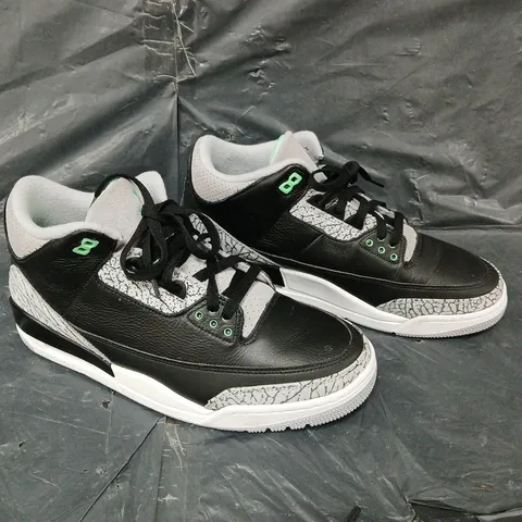 UNBOXED PAIR OF NIKE AIR JORDAN 3 RETRO UK 9