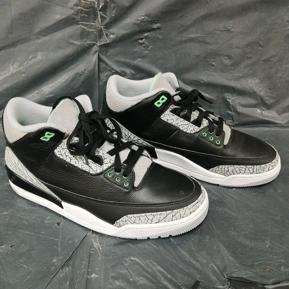 UNBOXED PAIR OF NIKE AIR JORDAN 3 RETRO UK 9