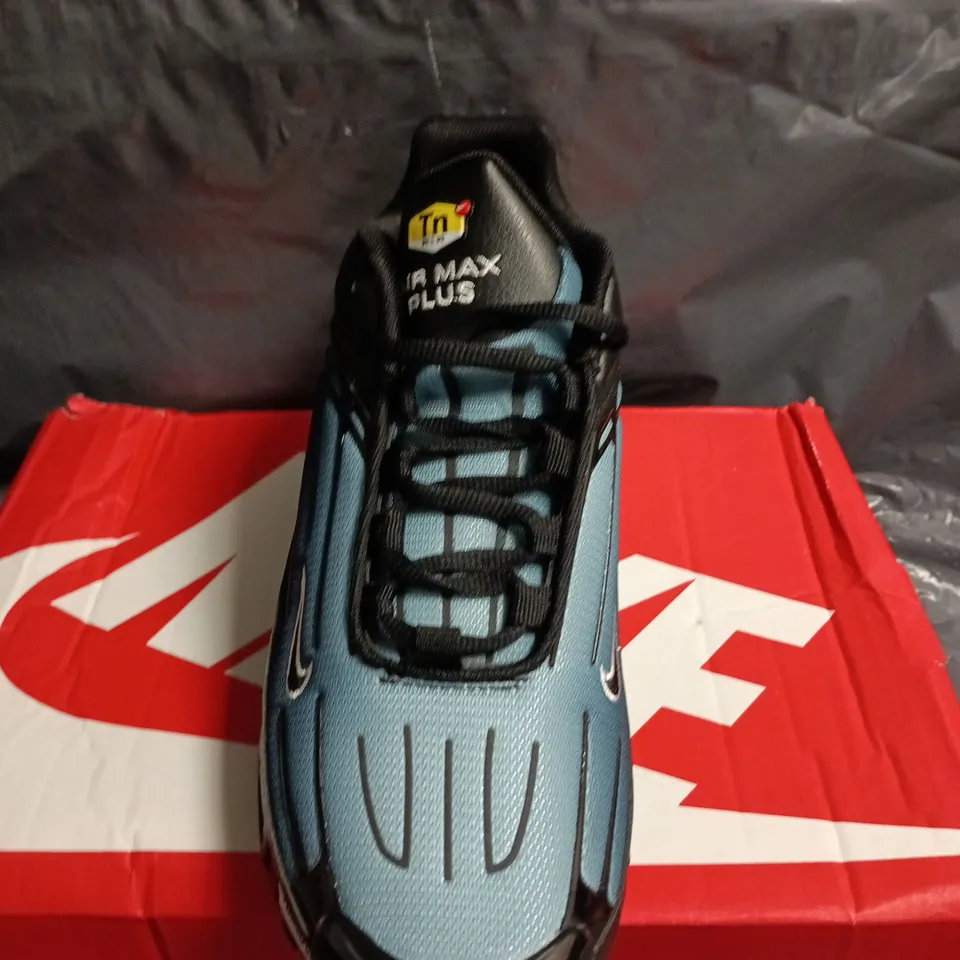 BOXED PAIR OF Nike Air Max Plus Sneakers – UK SIZE 7