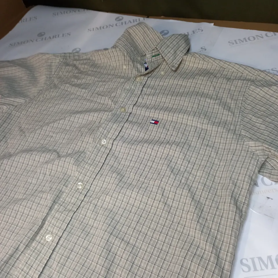 TOMMY HILFIGER BUTTONED SHORT SLEEVED SHIRT SIZE S