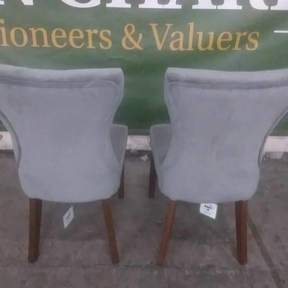 SET OF 2 BEWLEY GREY VELVET BUTTON BACK DINING CHAIR (DARK OAK LEG)