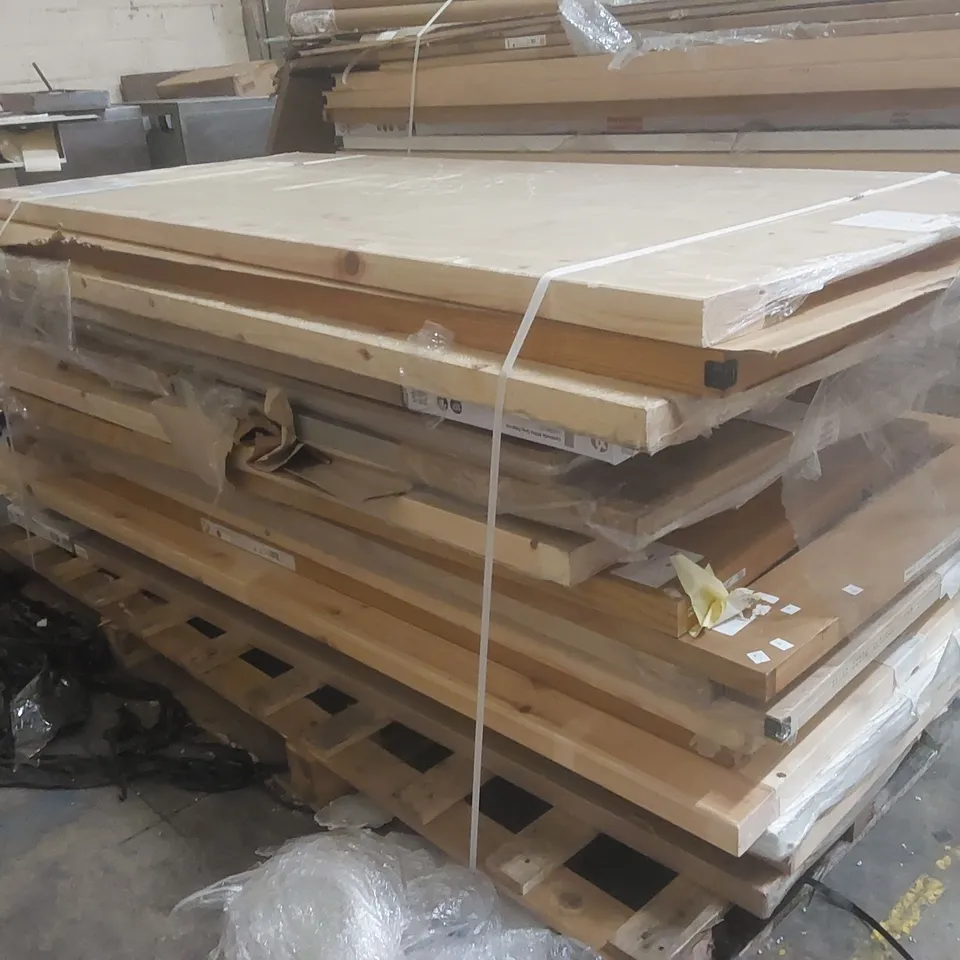 PALLET CONTAINING A VERY LARGE QUANTITY OF ASSORTED WOODEN INTERNAL DOORS