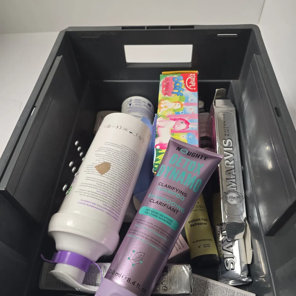 APPROXIMATELY 12 ASSORTED COSMETIC ITEMS INCLUDING BAFF BOMBZ , EPADERM CREAM AND DETOX DYNAMO