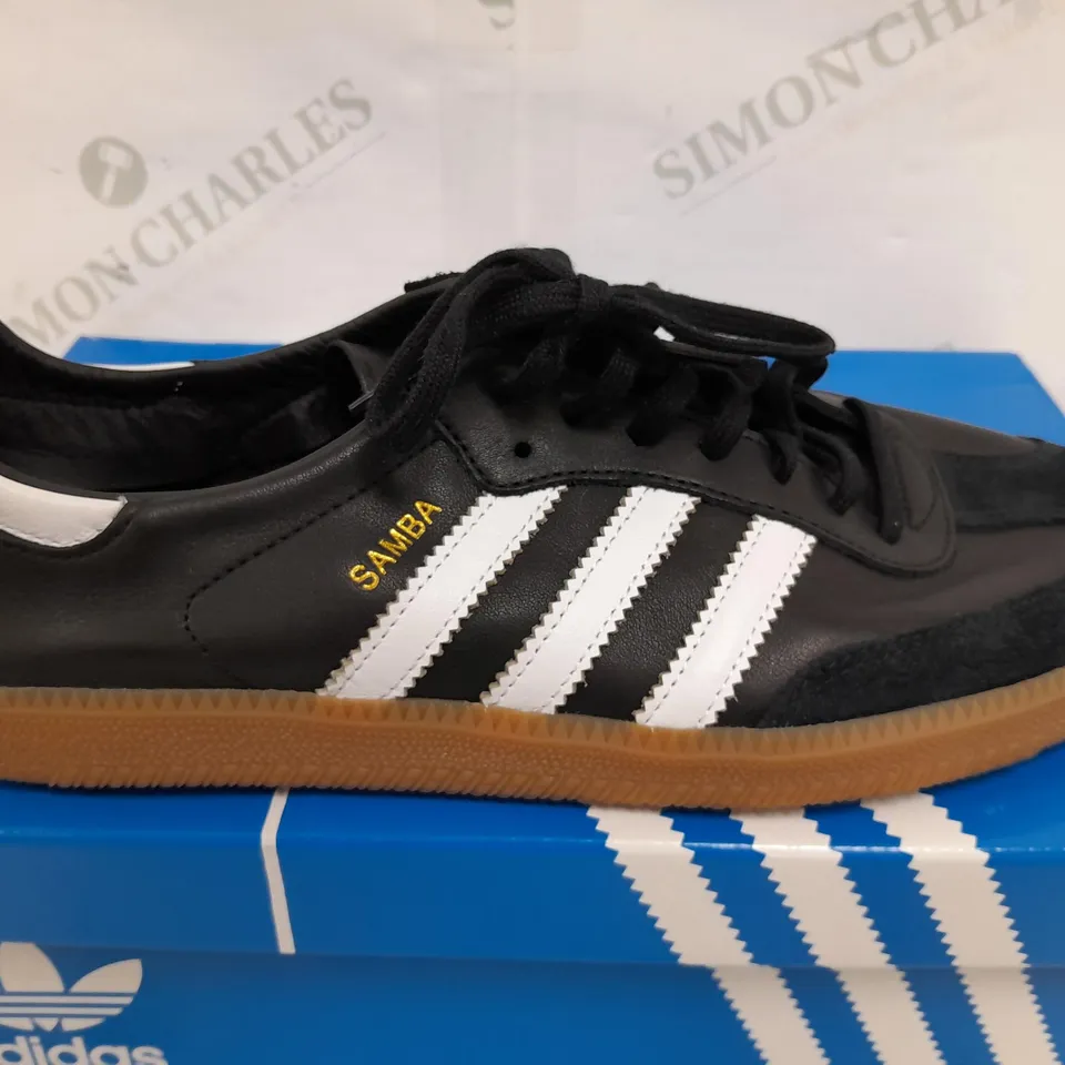 BOXED PAIR OF ADIDAS SAMBAS IN BLACK/WHITE - UK 11.5