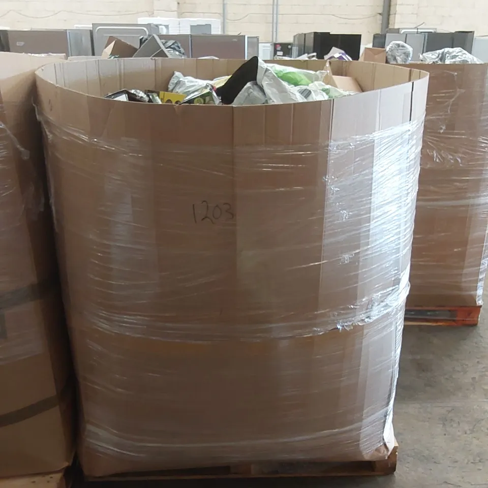 PALLET TO CONTAIN A LARGE ASSORTMENT OF GARDEN HOSE PRODUCTS