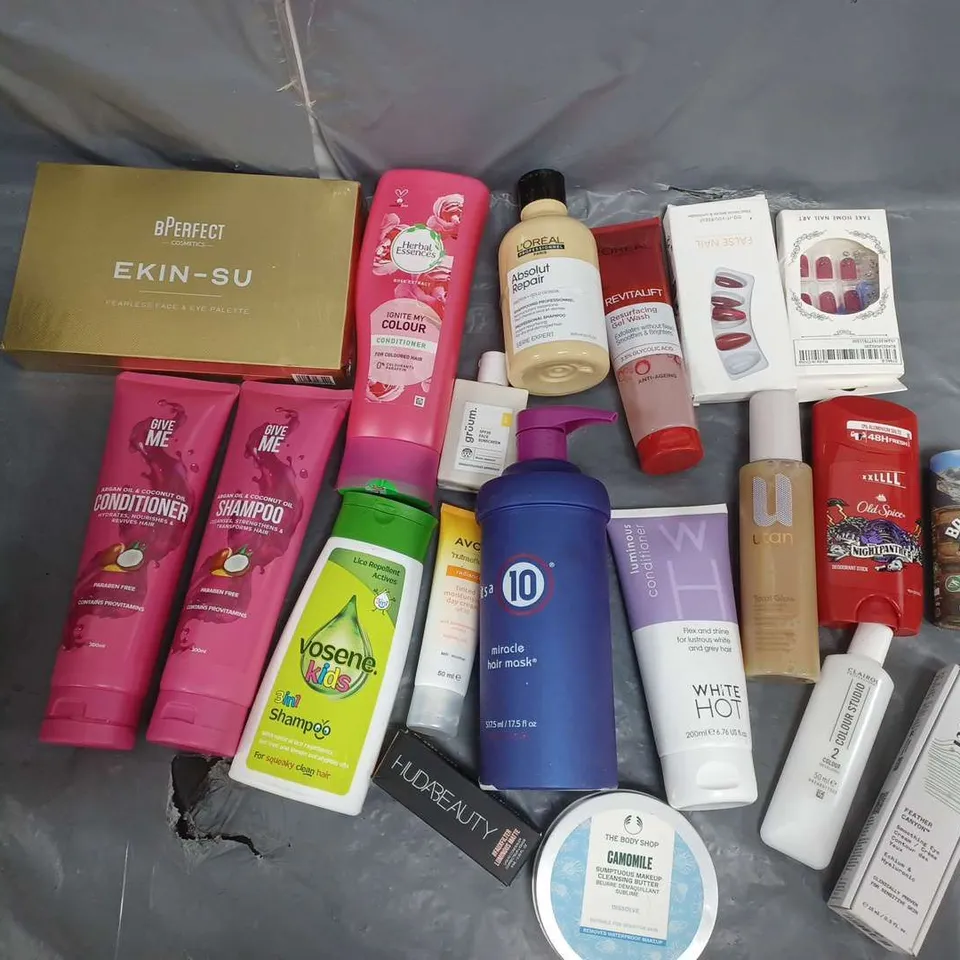 BOX OF APPROXIMATELY 12 ASSORTED COSMETIC ITEMS TO INCLUDE -EKIN-SU COSMETICS -GIVE ME SHAMPOO- HUDA BEAUTY ETC.