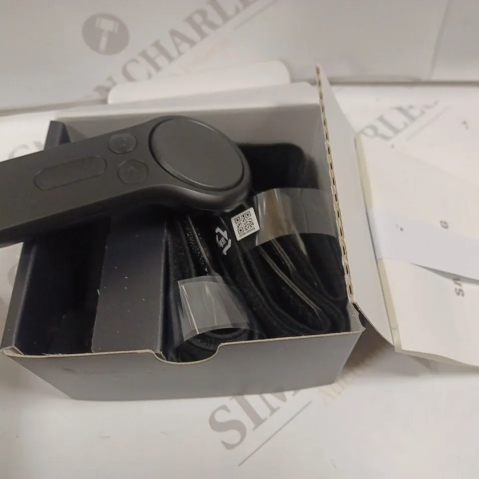 BOXED SAMSUNG GEAR VR WITH CONTROLLER