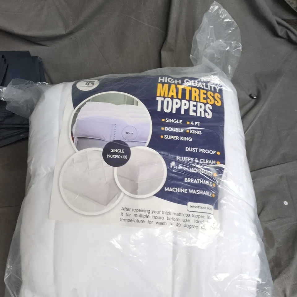 MATTRESS TOPPER – SINGLE (90X190 CM + 10 CM) – DUST PROOF, BREATHABLE, MACHINE WASHABLE