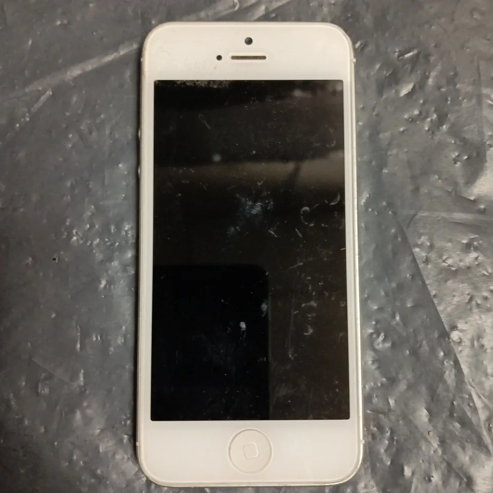 APPLE IPHONE 5 SMARTPHONE 