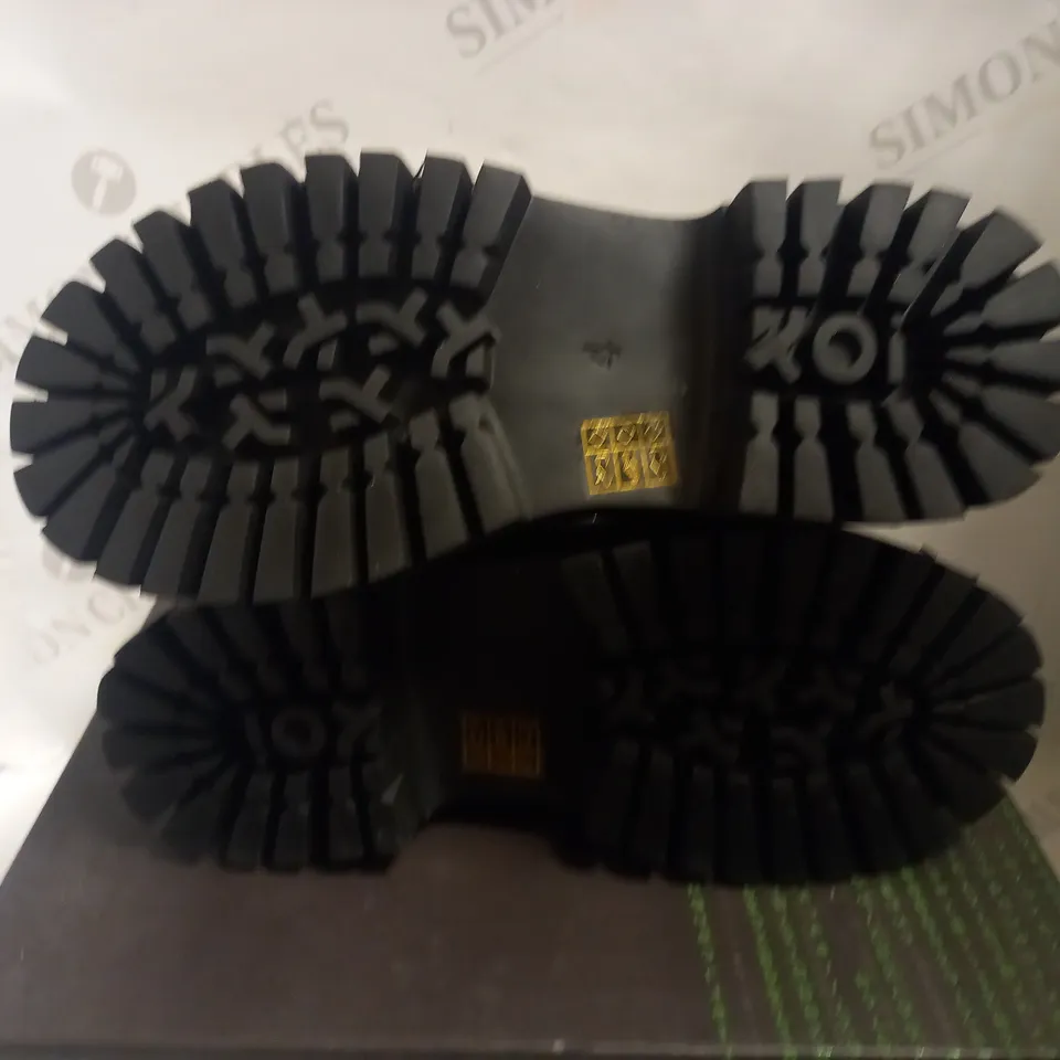 KOI VEGAN TRANTOR GLADIATOR SANDALS - BLACK SIZE 4