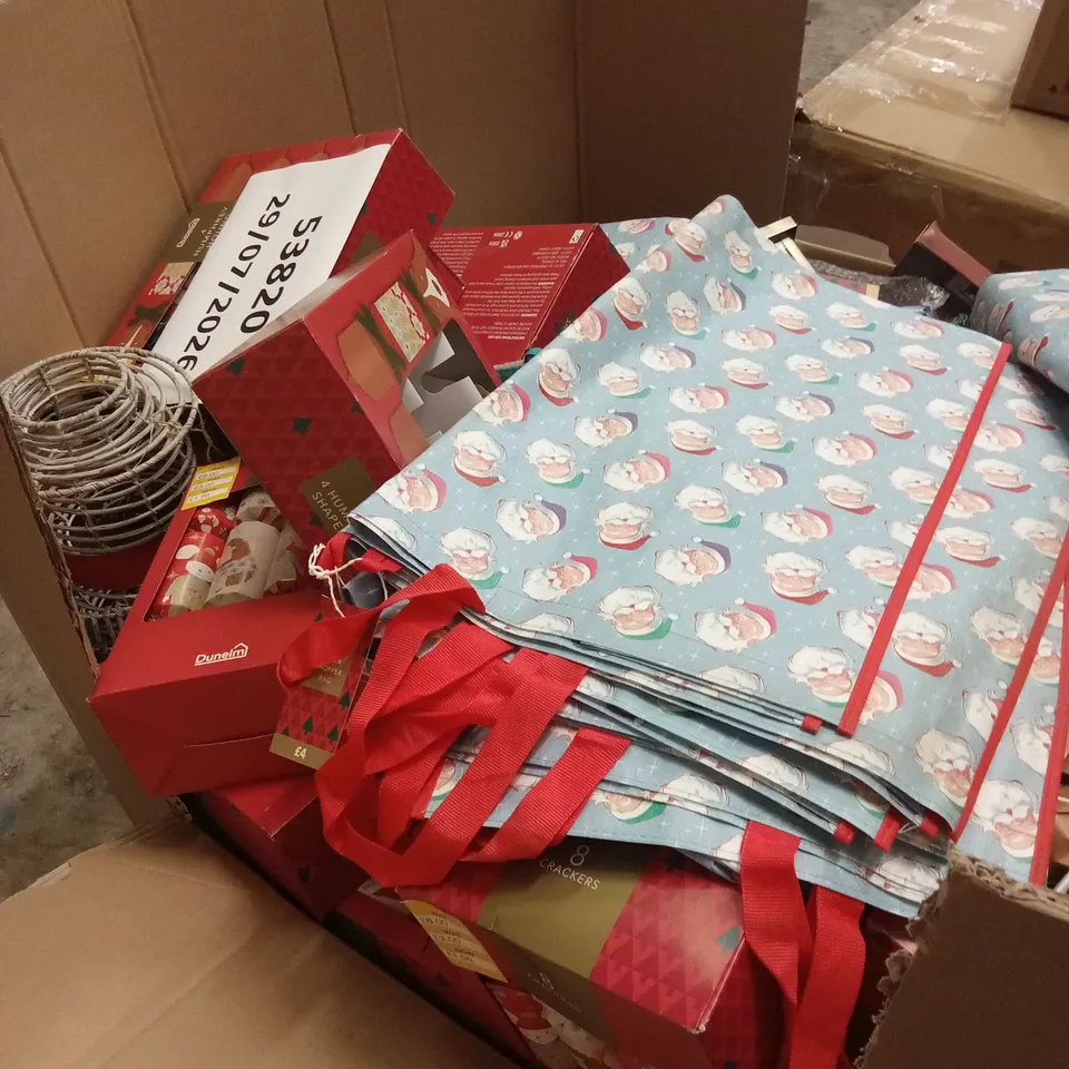 PALLET TO CONTAIN A LARGE ASSORTMENT OF CHRISTMAS PRODUCTS TO INCLUDE; BAUBLES, DECOR, CHRISTMAS BAGS, CHRISTMAS CRACKERS ETC