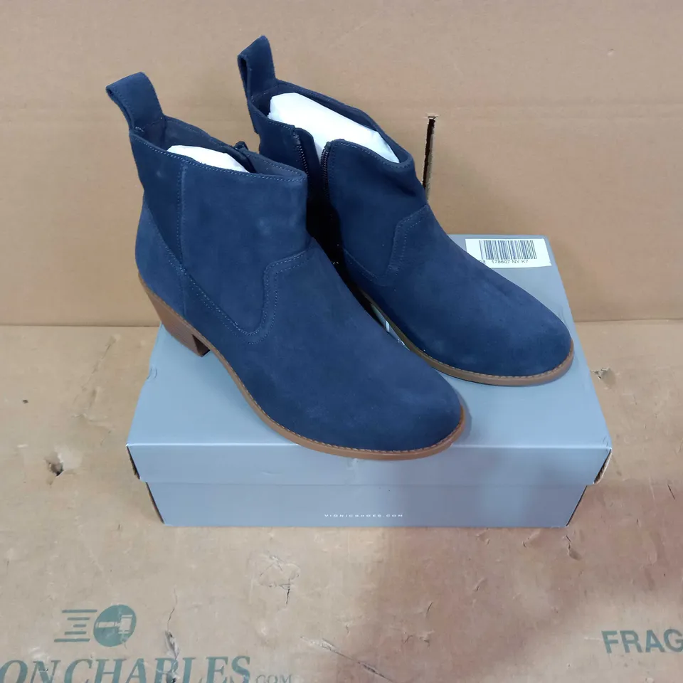 BOXED PAIR OF VIONIC BOOTS - SIZE 7