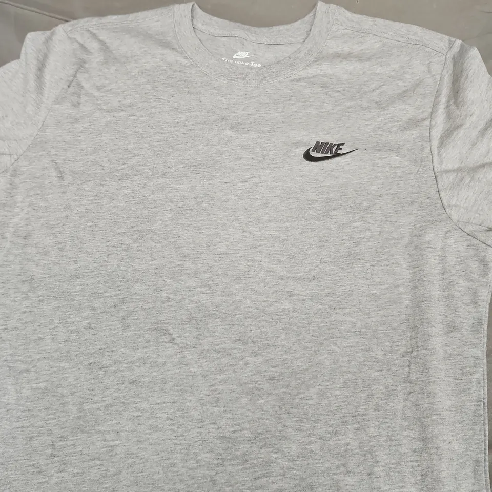 NIKE MEN'S GREY T-SHIRT - SIZE SMALL