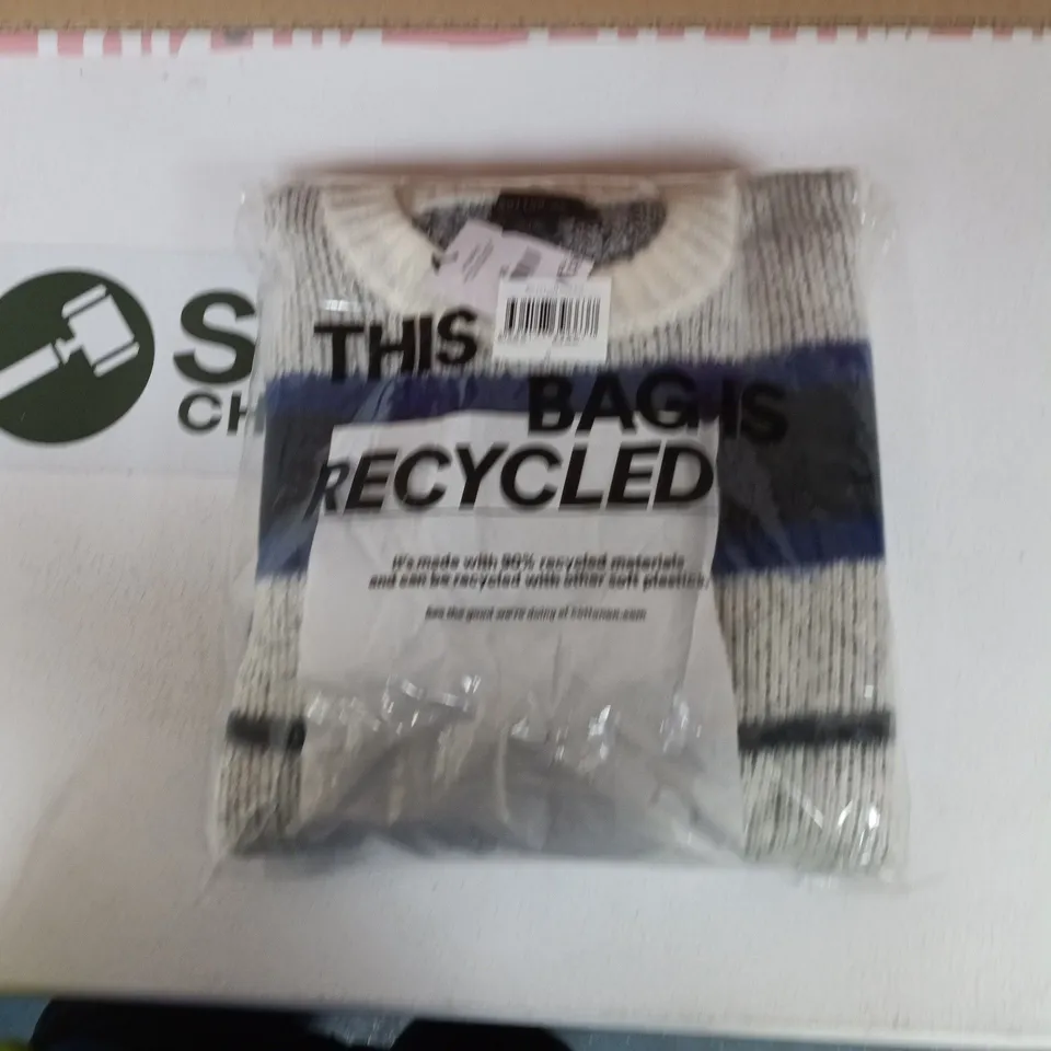 BOX OF APPROXIMATELY 8 ASSORTED CLOTHING ITEMS TO INCLUDE: CREW KNIT VEST 