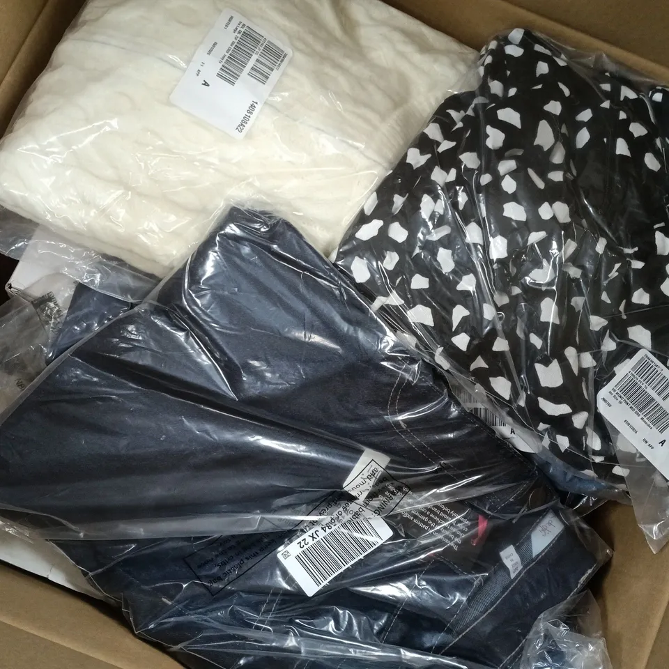 APPROXIMATELY 18 ASSORTED CLOTHING ITEMS IN VARIOUS SIZES, COLOURS & STYLES TO INCLUDE BRANDS SUCH AS RUTH LANGSFORD, BLOWFISH MALIBU, KIPLING, ETC - COLLECTION ONLY