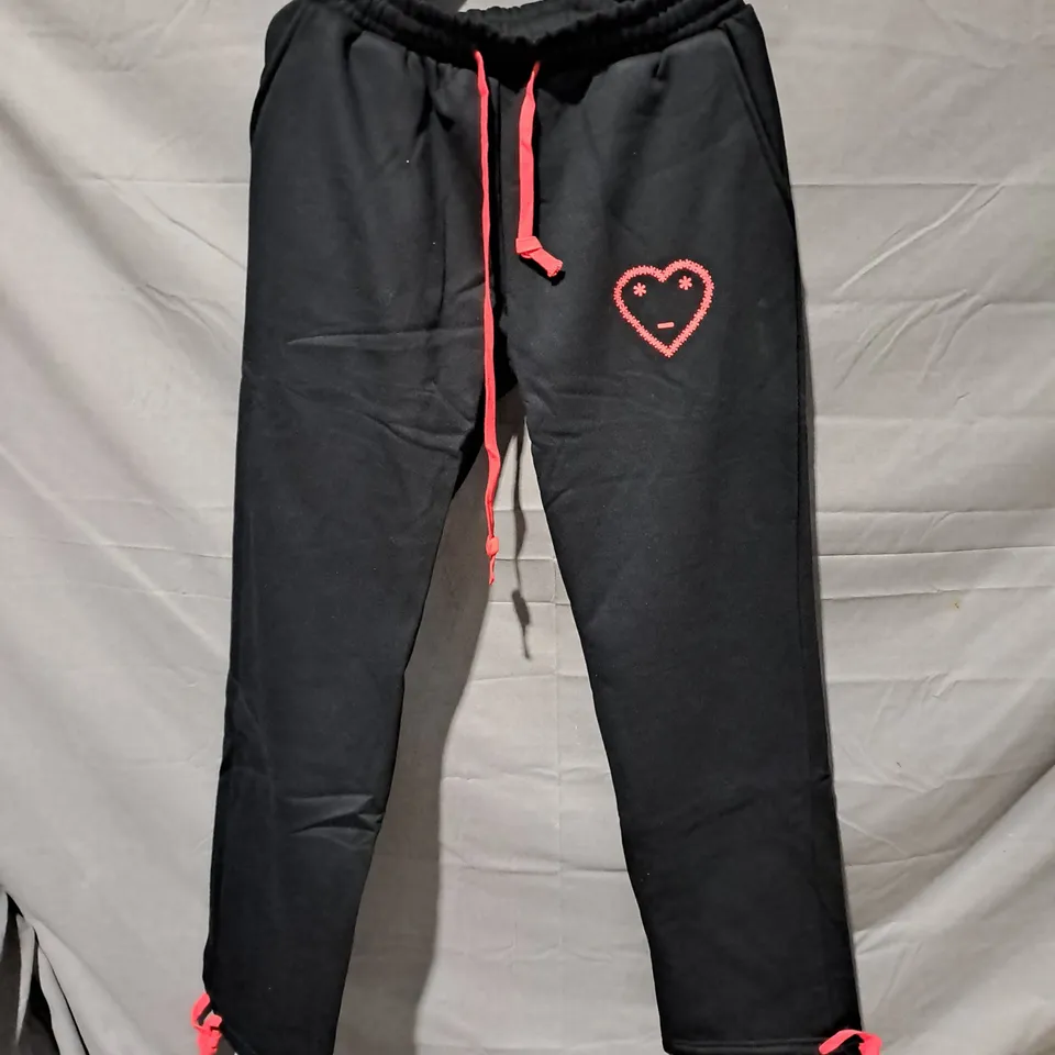 CARSICKO CSO X DND SIGNATURE TRACK PANTS IN BLACK/RED SIZE M