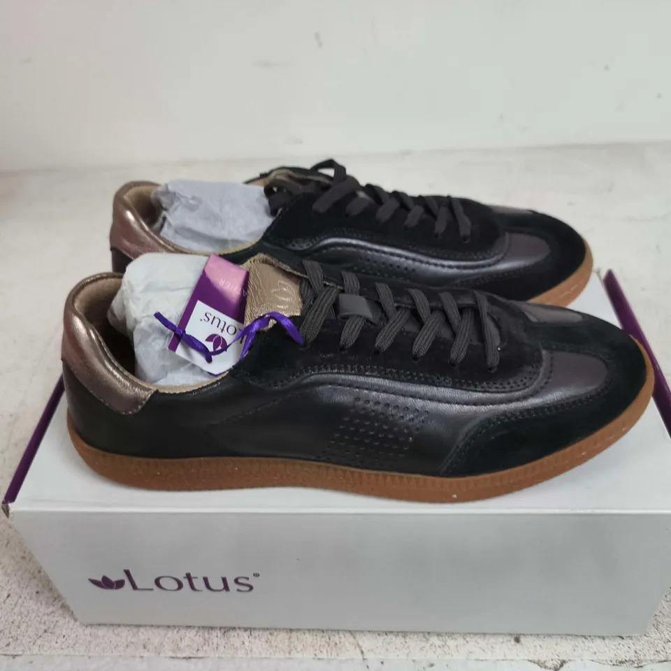BOXED PAIR OF LOTUS BLACK LEATHER TRAINERS – UK SIZE 6