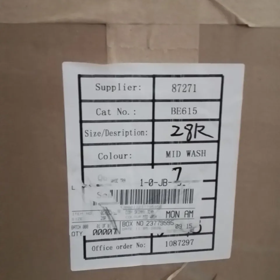BOXED BRAND NEW APPROXIMATELY 7 SIMPLY BESKINNY JEANS MIDWASH BLUE SIZE 28R