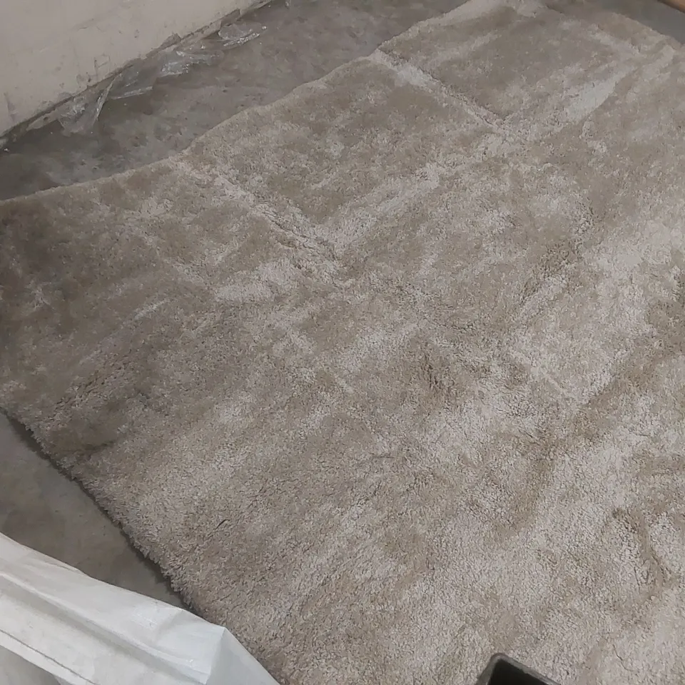 QUALITY DESIGNER AREA RUG - APPROXIMATELY 390 x 300cm