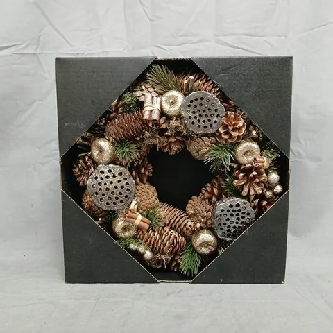 BOXED GOLDEN FRUITS WREATH (30CM)