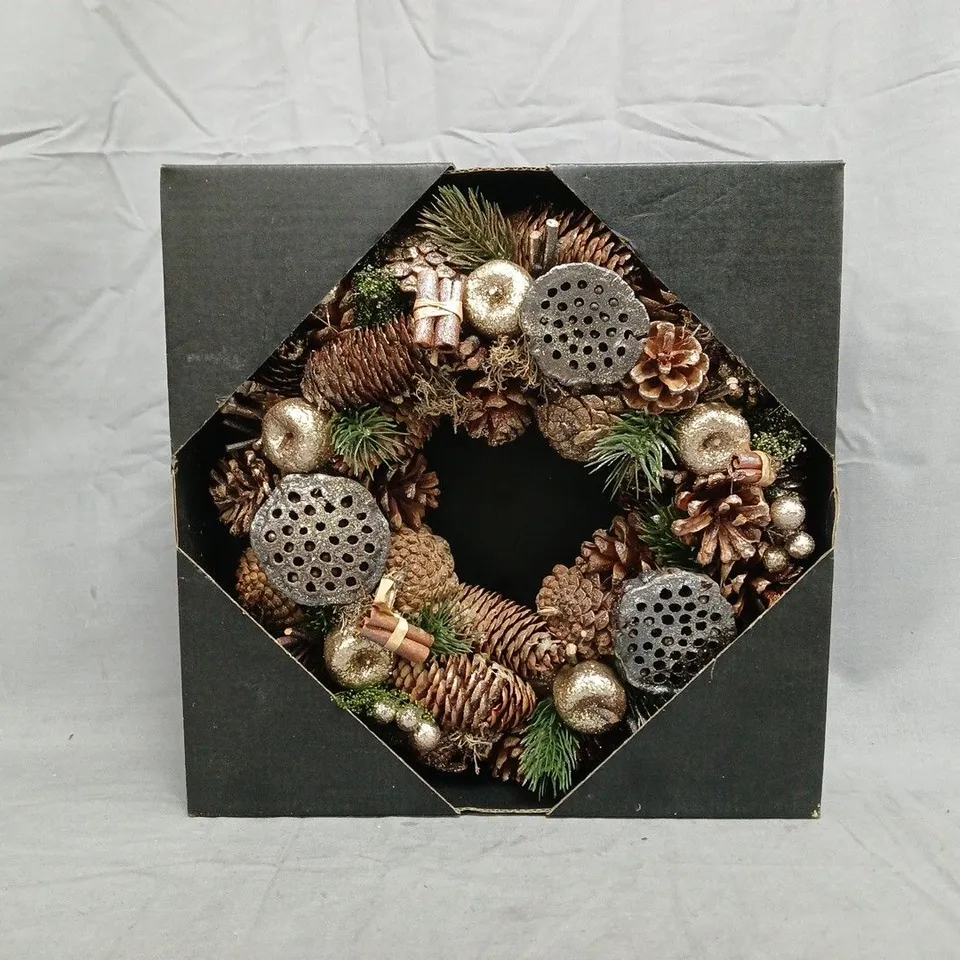 BOXED GOLDEN FRUITS WREATH (30CM)