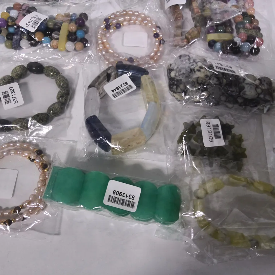 LOT OF 20 BRAND NEW FASHION BRACELETS IN VARIOUS STYLES AND SIZES