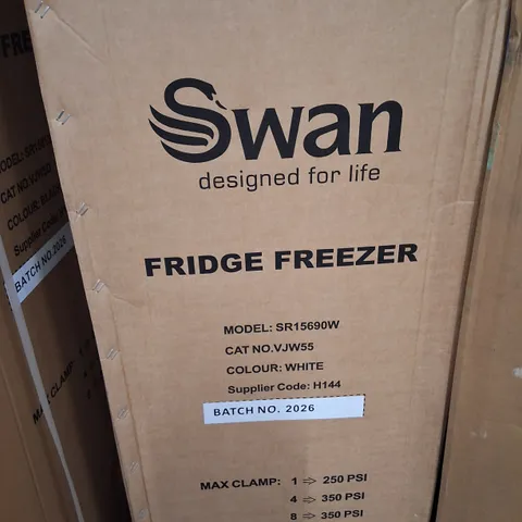 BOXED SWAN SR15690W 48CM WIDE, 144CM HIGH, 50/50 SPLIT COMPACT FRIDGE FREEZER - WHITE
