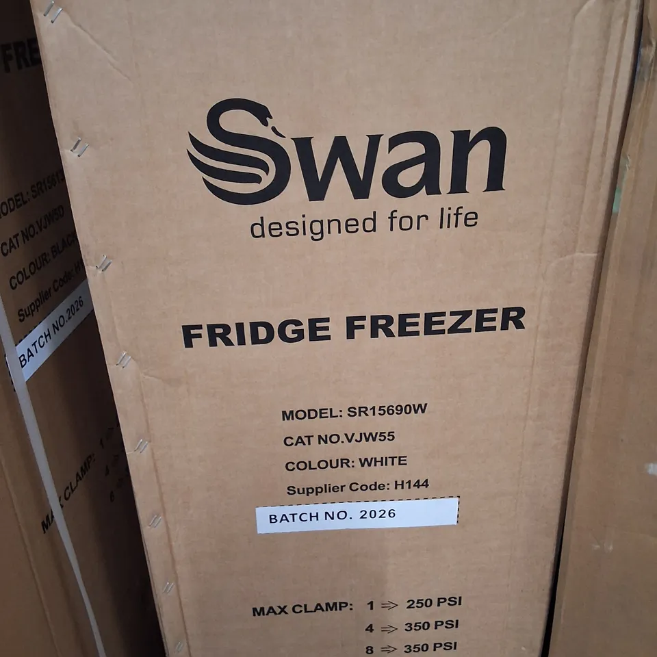 BOXED SWAN SR15690W 48CM WIDE, 144CM HIGH, 50/50 SPLIT COMPACT FRIDGE FREEZER - WHITE