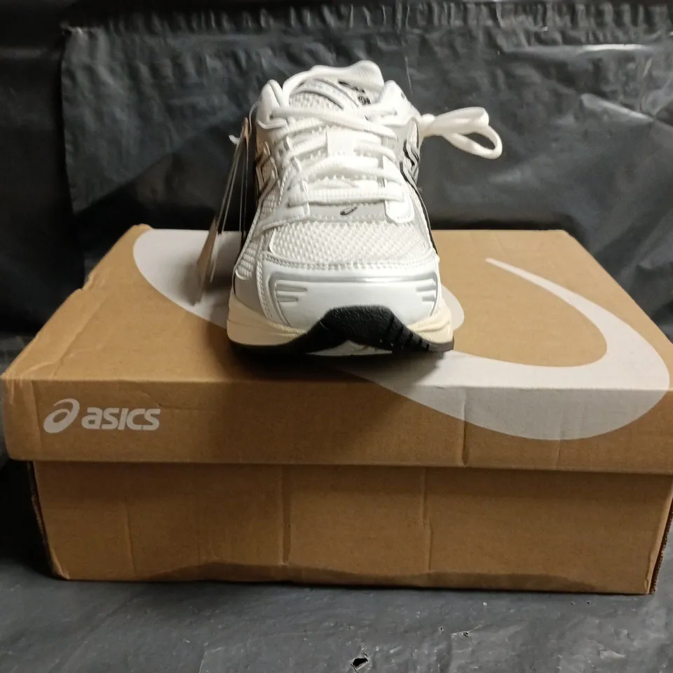 BOXED PAIR OF ASICS GEL-1130 TRAINERS IN WHITE/SILVER SIZE UK 5.5