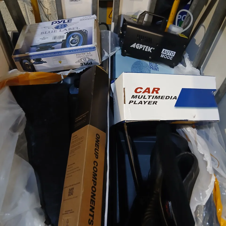 LARGE QUANTITY OF ASSORTED CAR AND VEHICLE PARTS AND ACCESSORIES TO INCLUDE; PYLE BLUE LABEL SPEAKER SYSTEM, ONE UP COMPONENTS V3 DROPPER POST, AGPTEK AUTO MODE, BLUE PRINT AND CAR MULTI MEDIA PLAYER