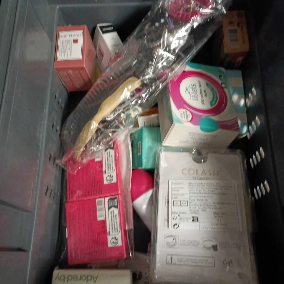 APPROXIMATEY 15 ASSORTED HEALTH AND BEAUTY PRODUCTS TO INCLUDE - LIL-LETS MATERNITY BREAST PADS - CHILD'S FARM MOISTURISER AND SHUZEN BATH CRYSTALS