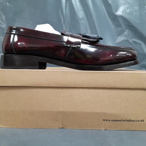 BOXED PAIR OF SAMUEL WINDSOR LOAFERS IN OXBLOOD UK SIZE 13