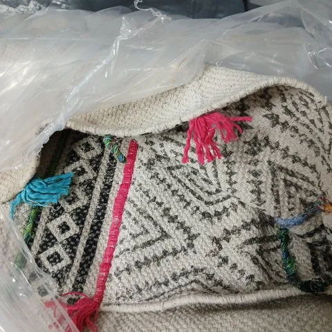 MIXED COLOURED RUG WITH WOVEN BACK - 120 X 200CM 