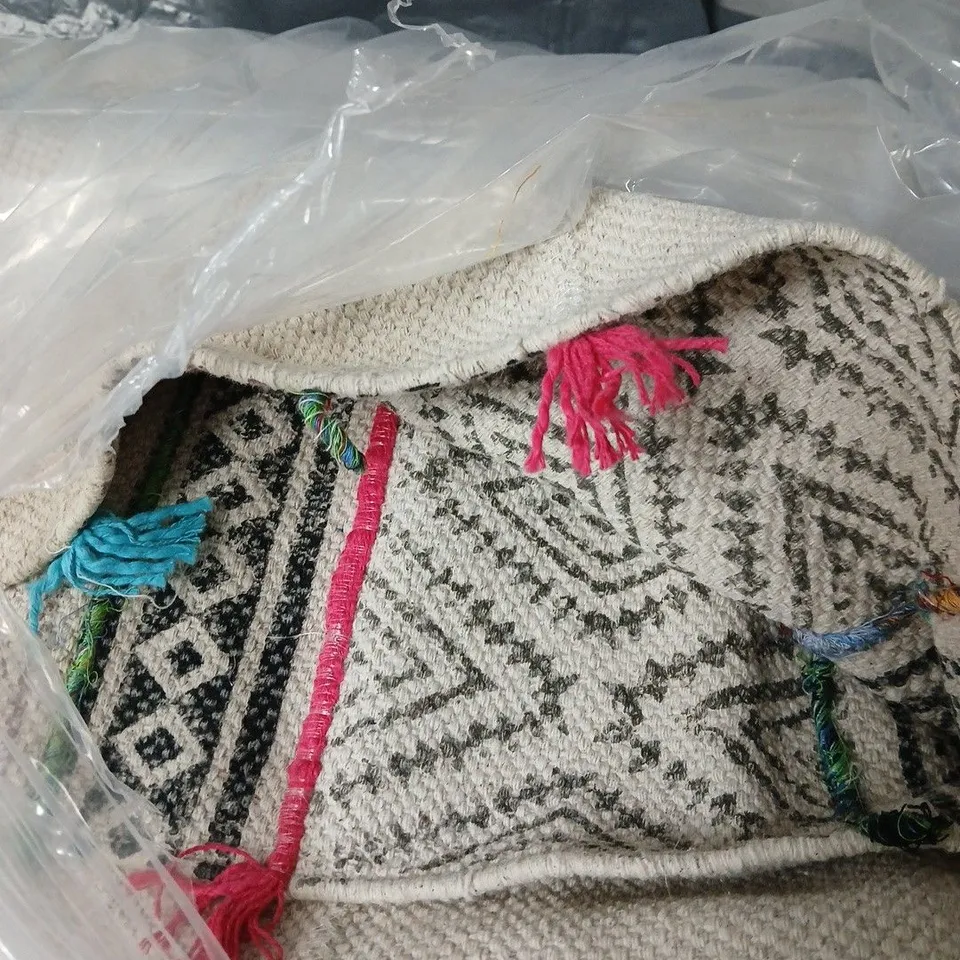 MIXED COLOURED RUG WITH WOVEN BACK - 120 X 200CM 