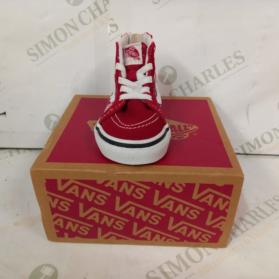 BOXED PAIR OF VANS SK8-HI ZIP KIDS SHOES IN RED/WHITE UK SIZE 4