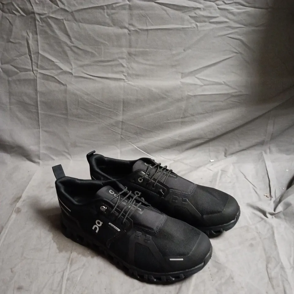 ON RUNNING CLOUD WATERPROOF TRAINERS – BLACK UK10