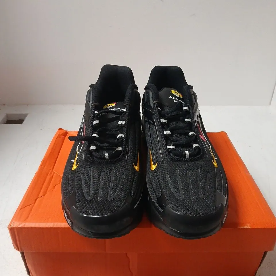 NIKE AIR MAX PLUS III SNEAKERS – BLACK/SILVER, UK 7.5 (MEN'S) – BOXED