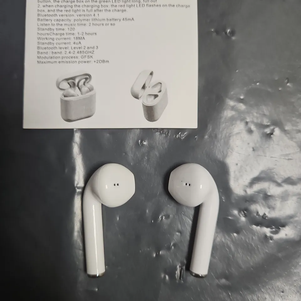 WHITE TRUE WIRELESS EARBUDS WITH CHARGING CASE - UNBRANDED