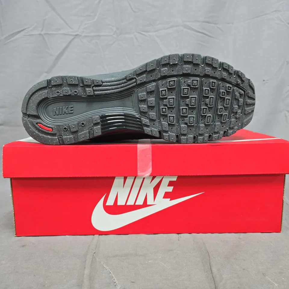 BOXED PAIR OF NIKE P-6000 PRM SHOES IN GREY/SILVER SIZE UK 12