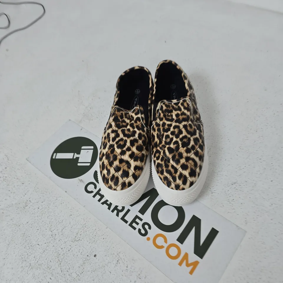 BOX OF APPROXIMATELY 18 ASSORTED ITEMS TO INCLUDE: SPOT ON ANIMAL PRINT SHOES