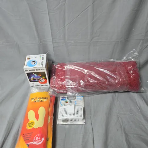 APPROXIMATELY 20 ASSORTED HOUSEHOLD ITEMS TO INCLUDE FOOT WARMER INSOLES, SMALL RUG AND LED MUSIC BULB