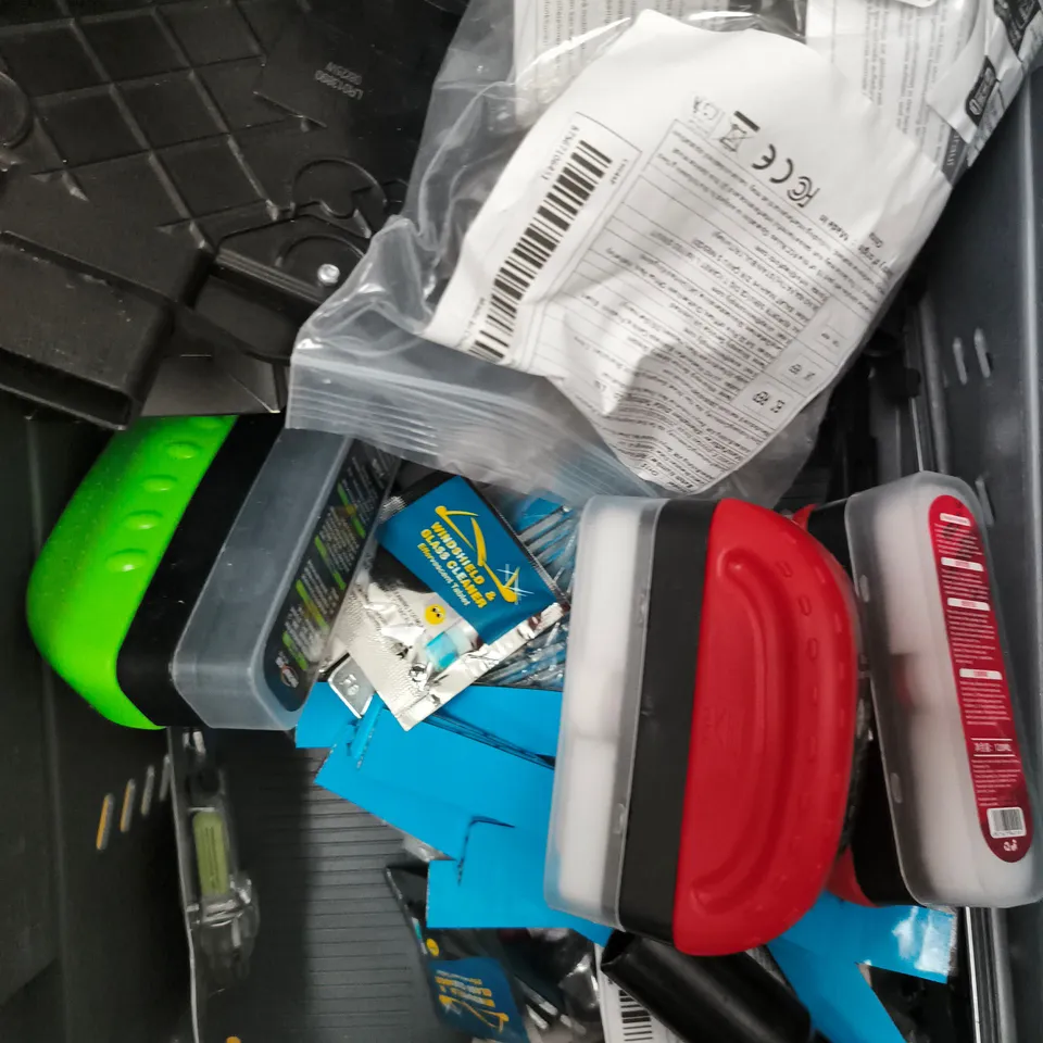 APPROXIMATELY 15 ASSORTED VEHICLE PARTS/ACCESSORIES TO INCLUDE WHEEL BEARING WEIGHTS, REVERSE LIGHT SWITCH, ANTI-FOG ETC 