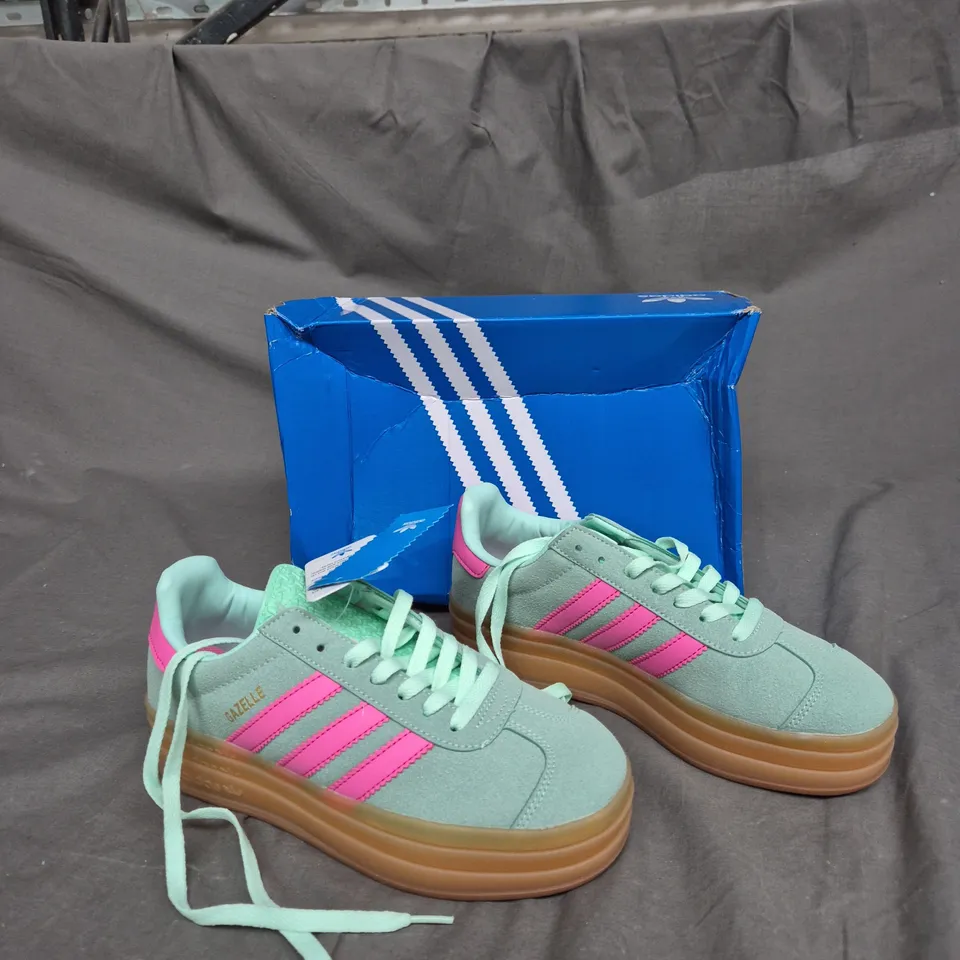 BOXED PAIR OF ADIDAS GAZELLE BOLD BLOCK UK 5 